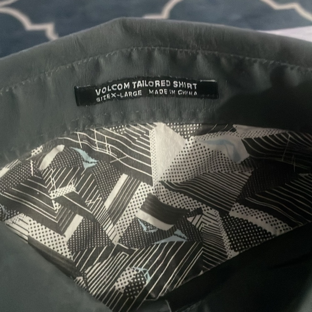 Volcom Button Down Size Xl Dark Grey - image 2